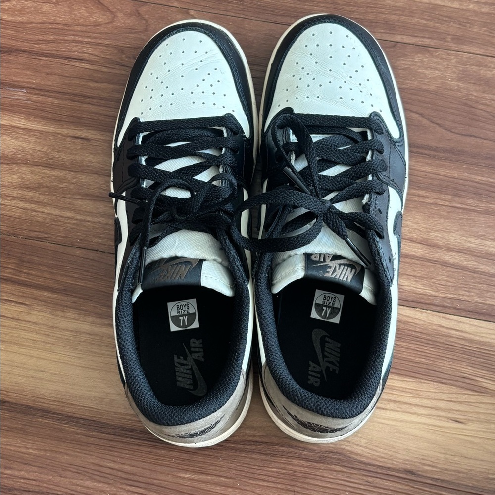 Nike Low-Top Sneakers in Black and White